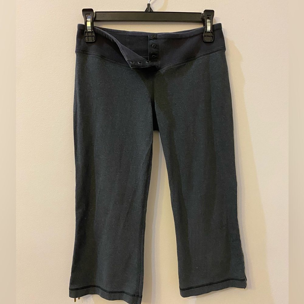 Lululemon Gray Capri Pants Women Size 6